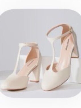 Unique Vintage 1920s Beige Leatherette T-Strap Astaire Pumps